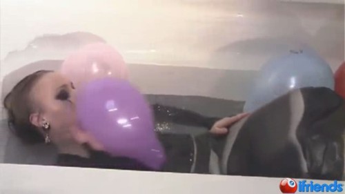 Latex dressed girl with balloons in a bathtub adult porn video